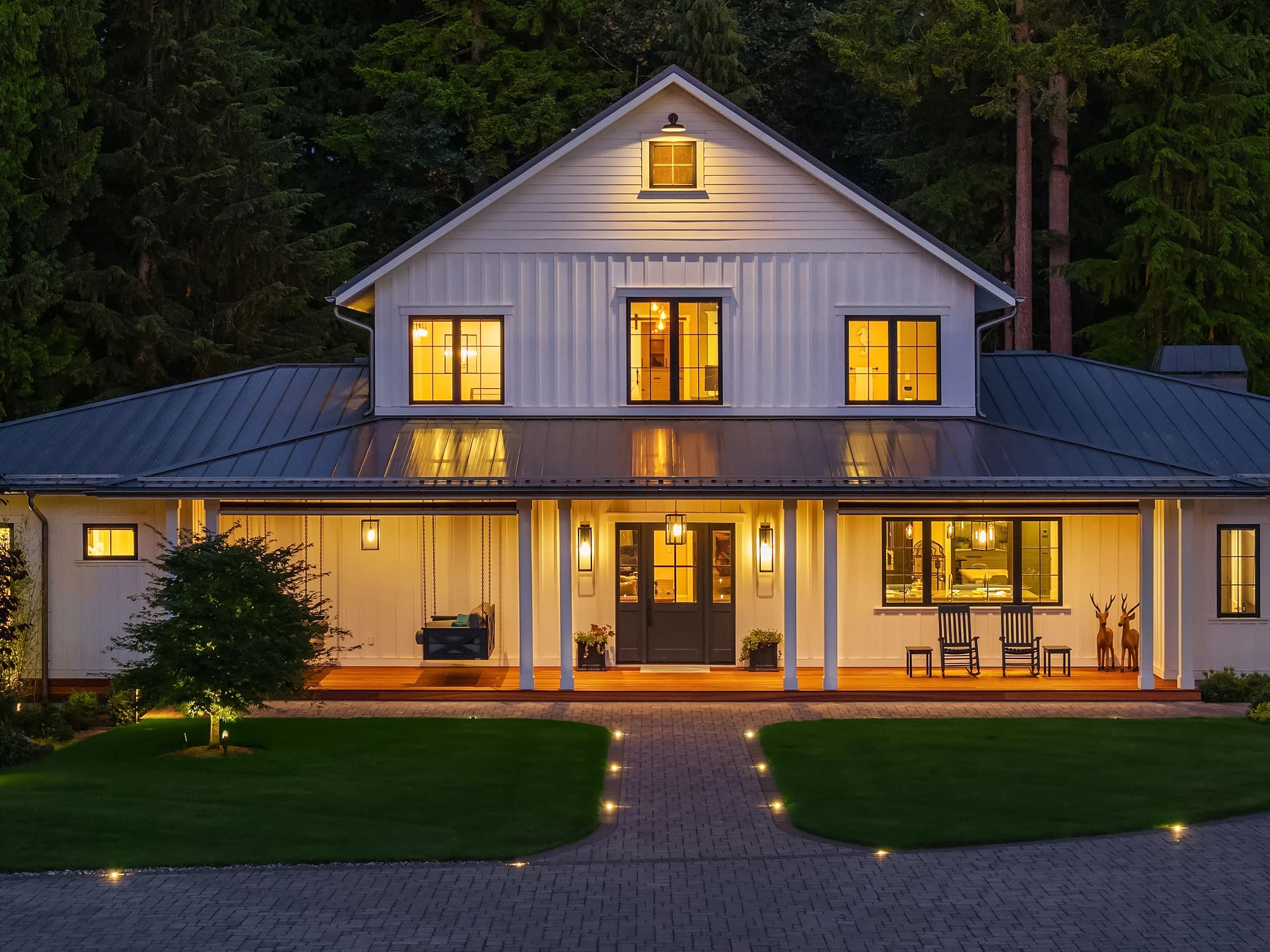 photo of a house at dusk real estate photography mistakes
