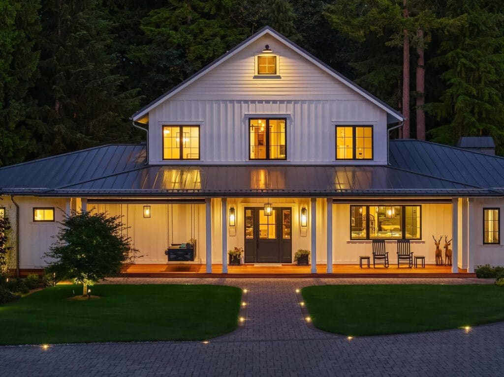 photo of a house at dusk real estate photography mistakes